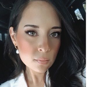 Meet your Posher, Monique